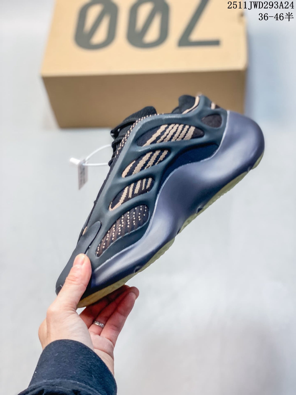 Adidas Yeezy 700 V3 Azael Sneakers Black/Tan