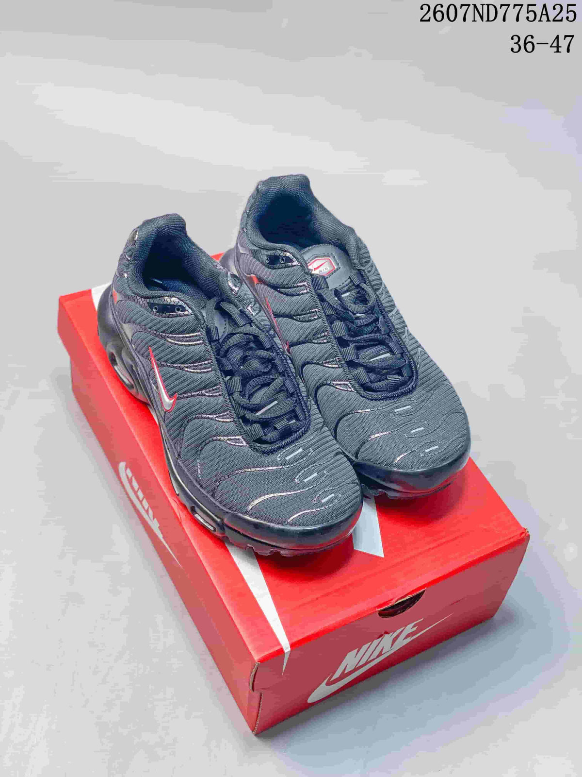 Nike Air Max Plus TN Sneakers Black Red 79205WTQ