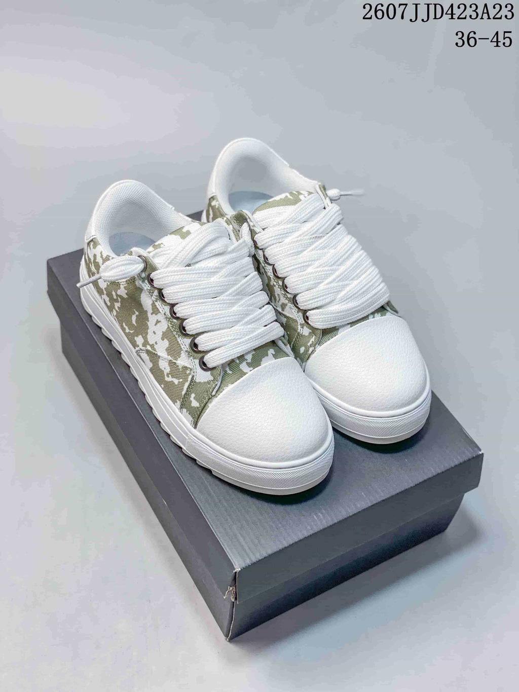 NUMERIS Low-Top Sneakers Green Camouflage JJD062-HZK