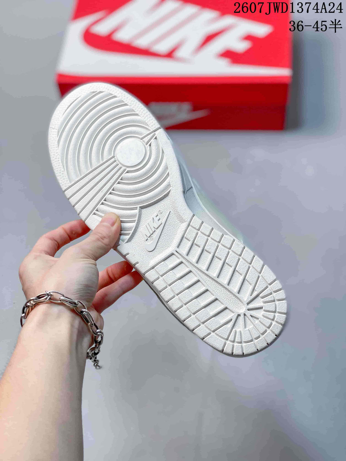 Nike SB Dunk Low Pro White Low-Top Sneakers