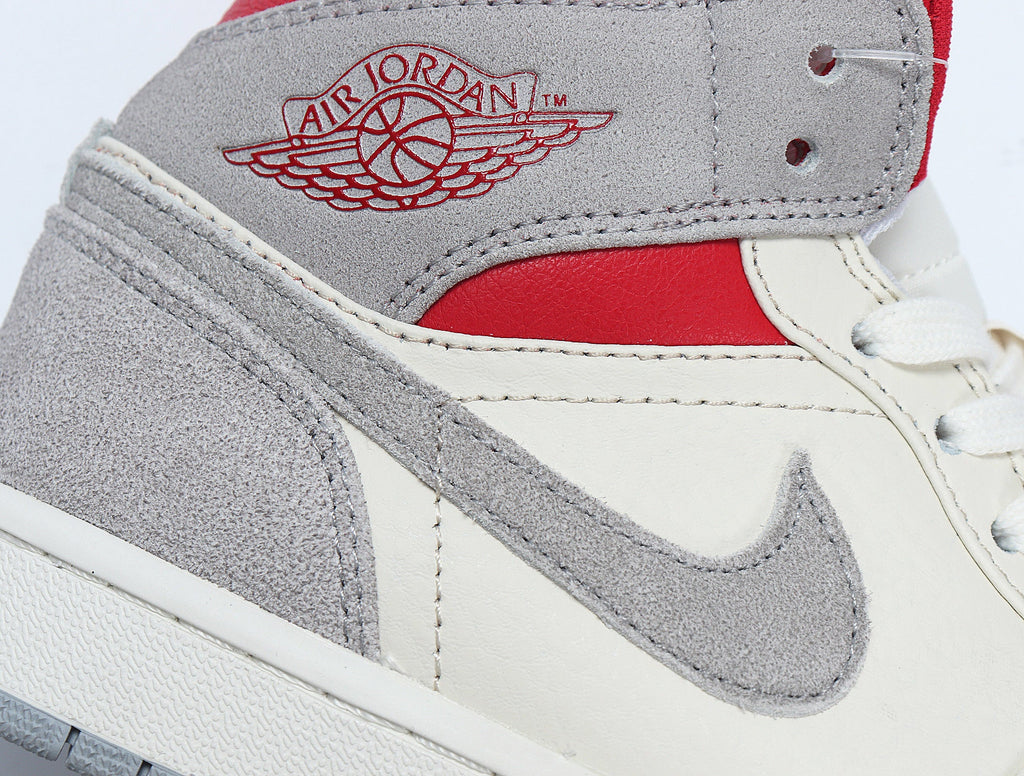 Jordan 1 Retro High OG Light Smoke Grey Sneakers CT3443-100
