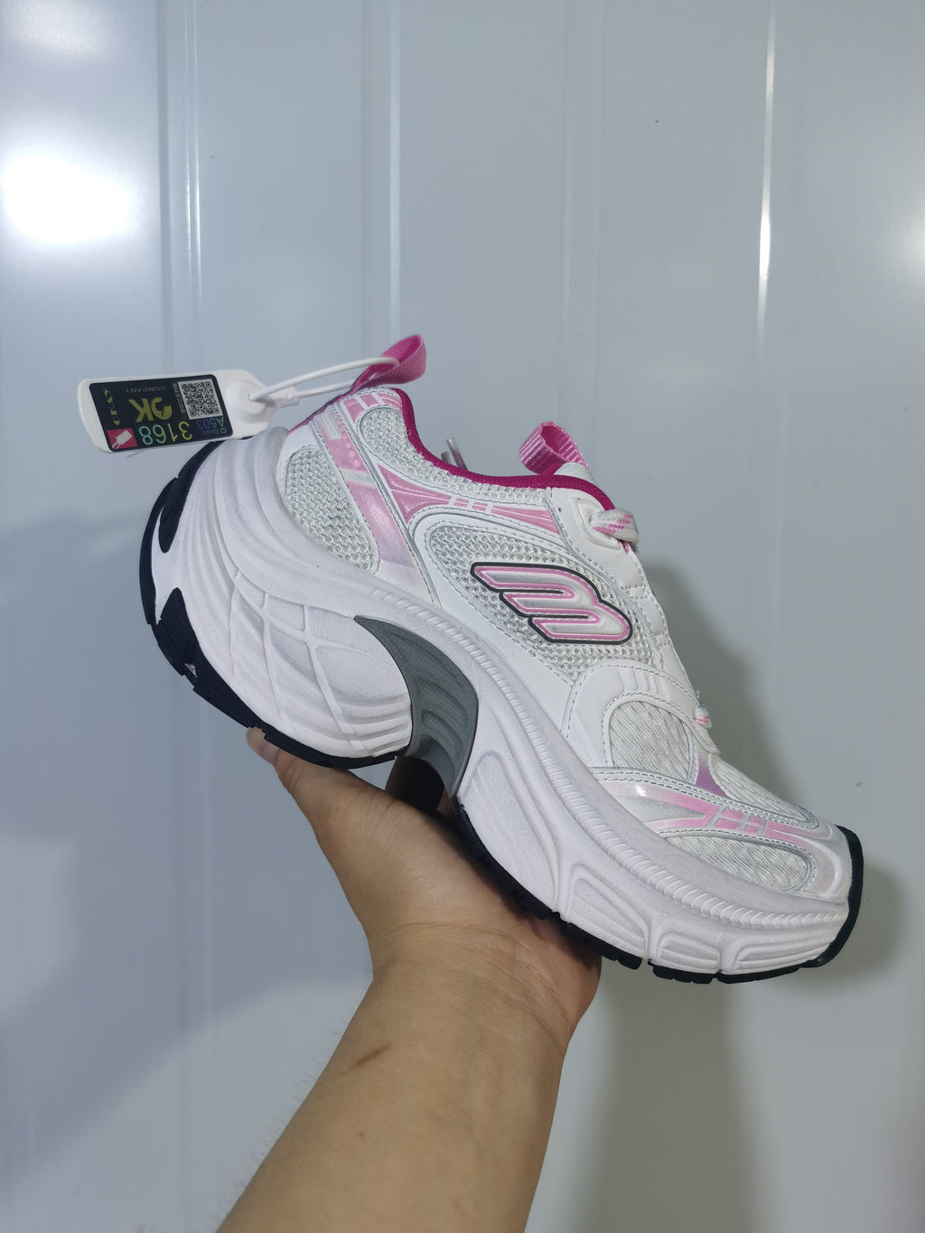 Skechers 9511 White Pink Gray Sneakers