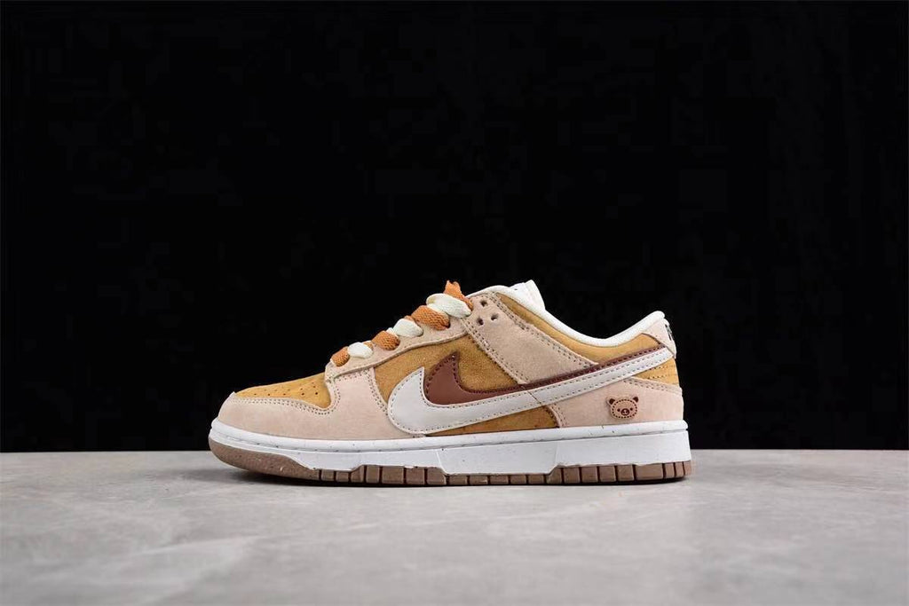 Nike SB Dunk Low DO9457-100 Sneakers