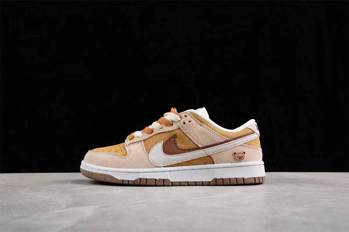 Nike SB Dunk Low DO9457-100 Sneakers