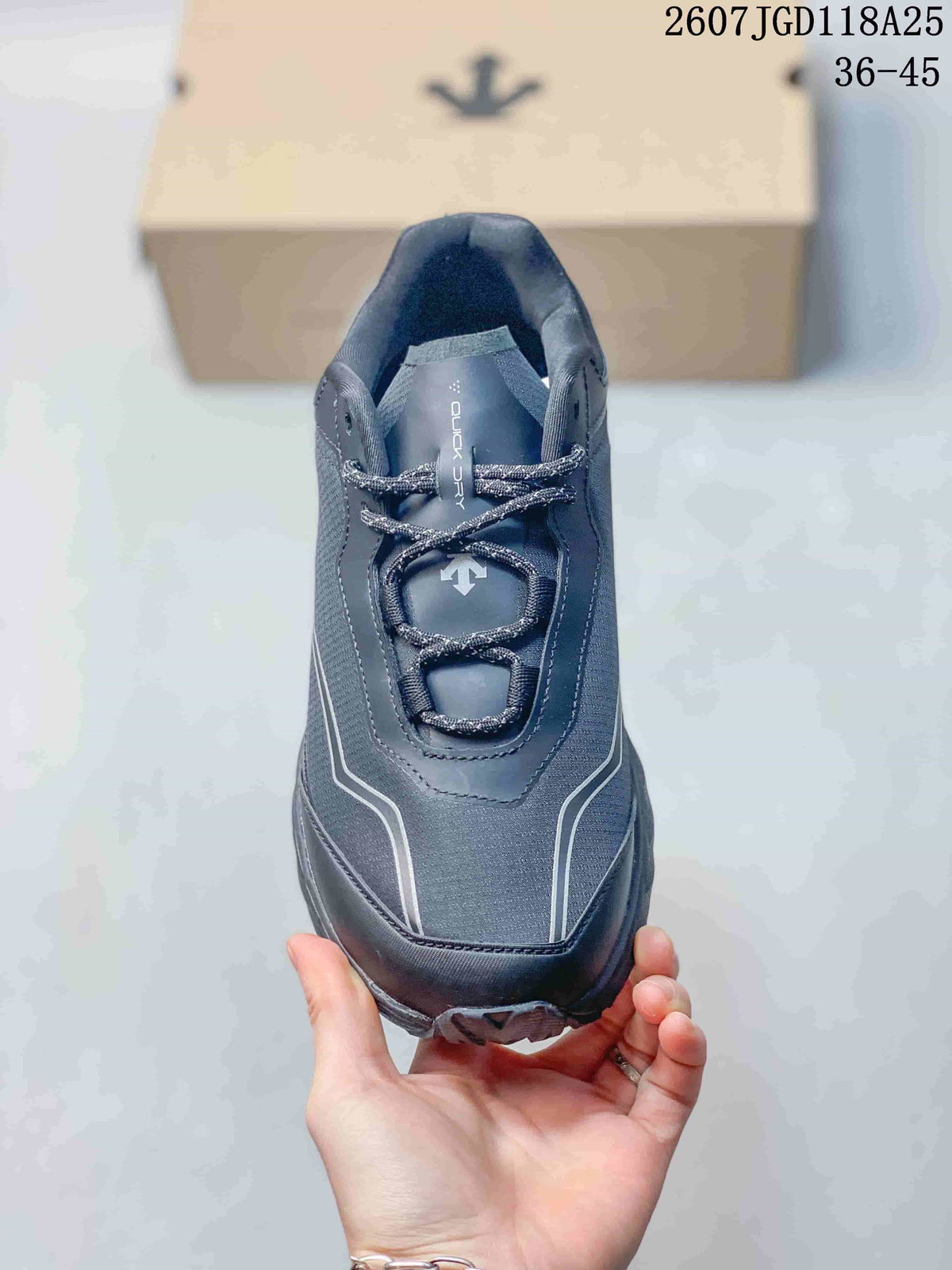 DESCENTE TERRAIND Low-Top Hiking Shoes Dark Gray SQ323LCR92