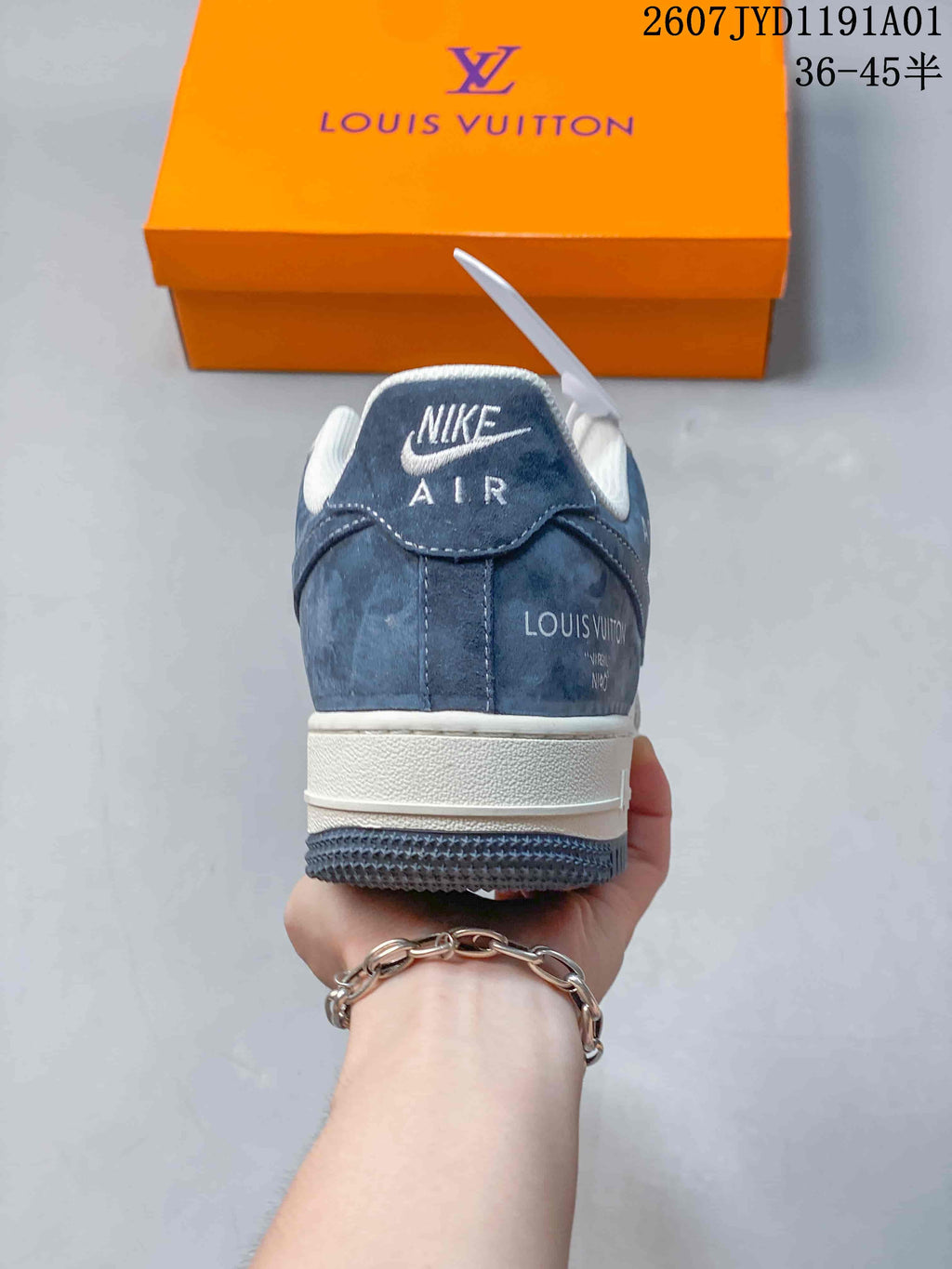 Nike Air Force 1 ’07 Low White and Navy Sneakers KG6699-F50