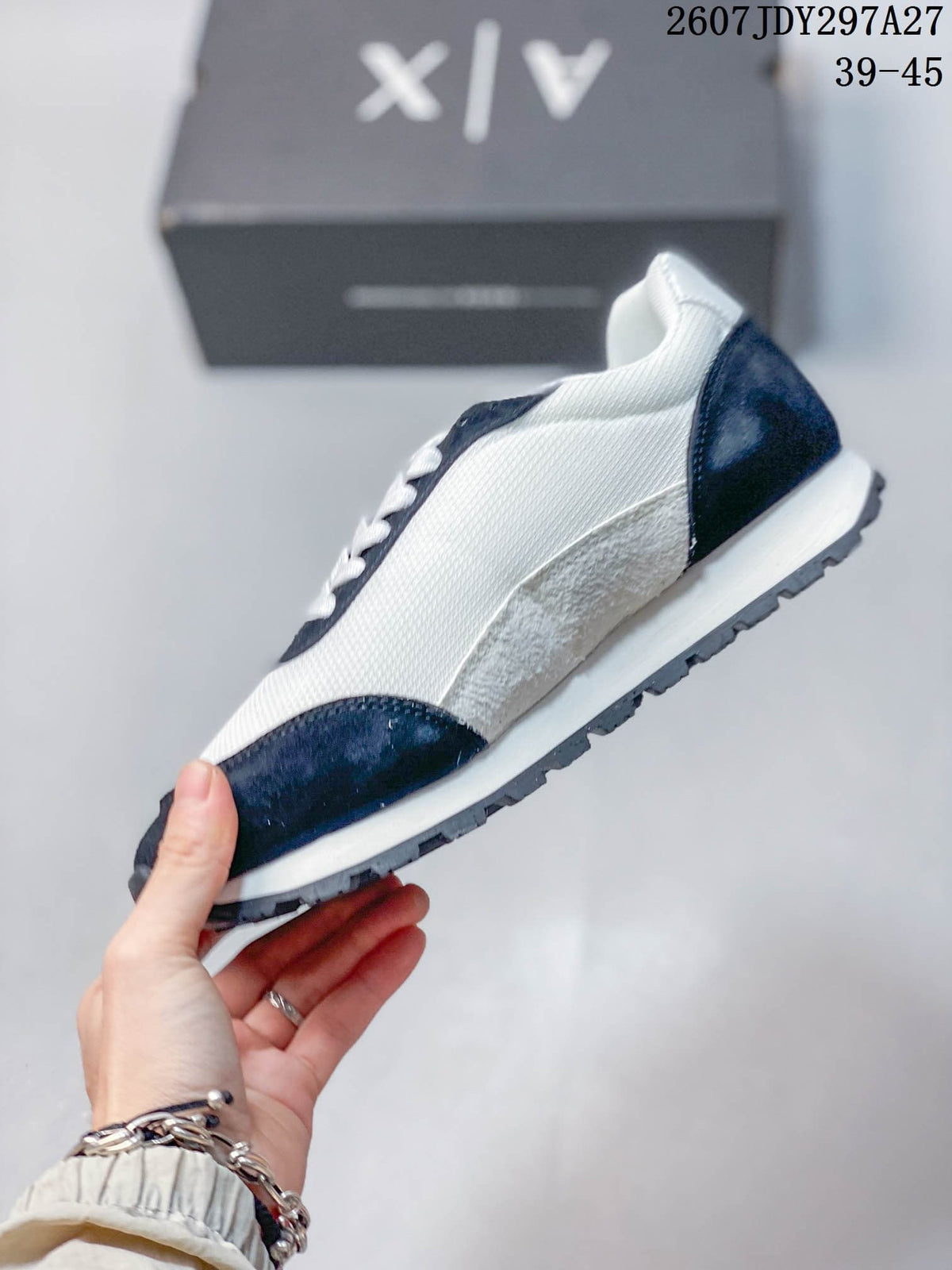 Armani Exchange Low-Top Sneakers White and Navy JDY297A27