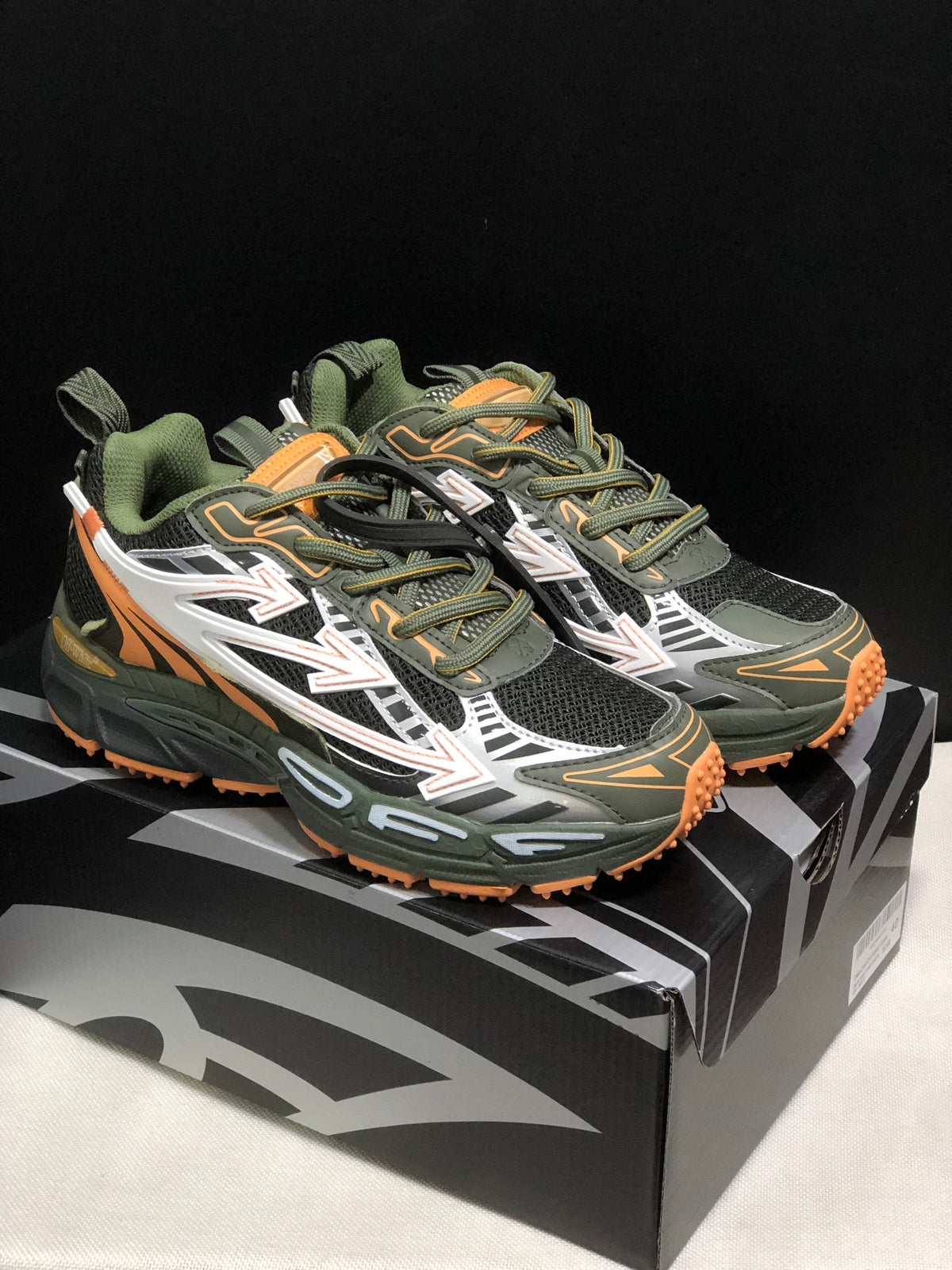 OFF-WHITE Be Right Back Sneakers Olive Black Orange