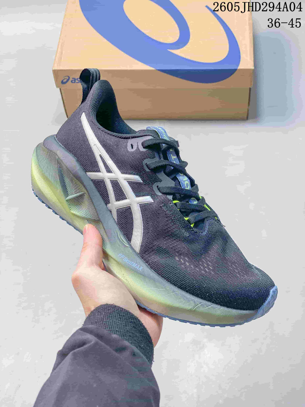 ASICS NOVABLAST 5 LE Running Shoes 1011B974-031