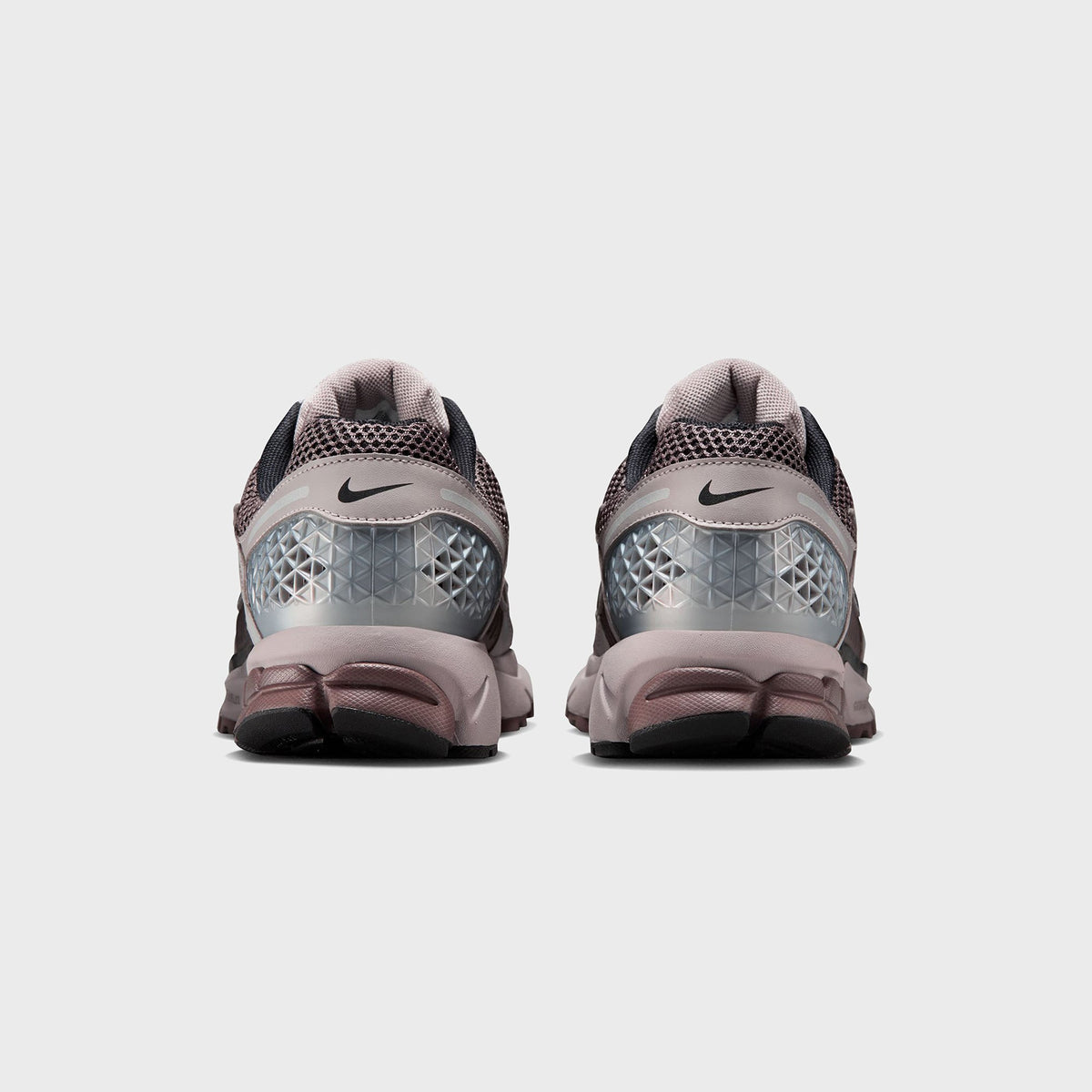 Nike Zoom Vomero 5 - College Grey / Black / Cave Stone