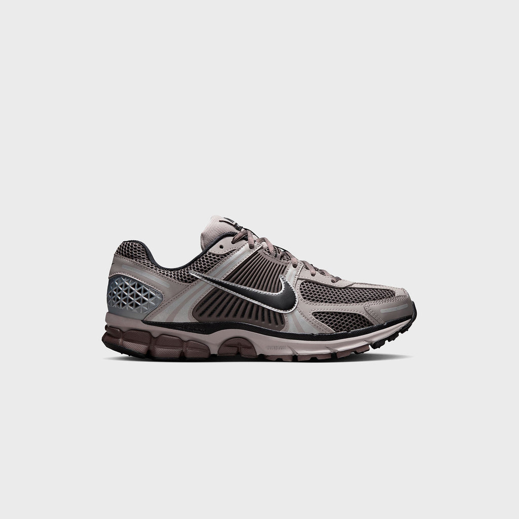 Nike Zoom Vomero 5 - College Grey / Black / Cave Stone