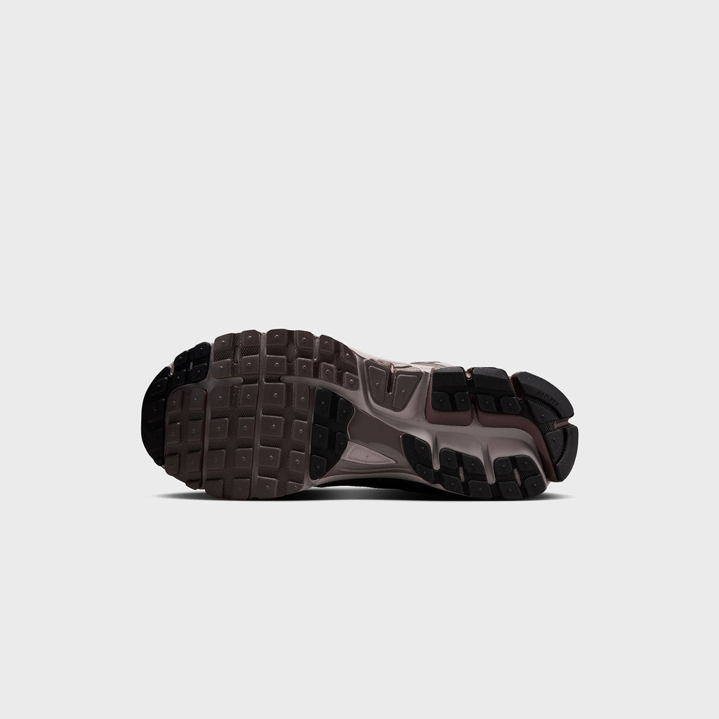 Nike Zoom Vomero 5 - College Grey / Black / Cave Stone