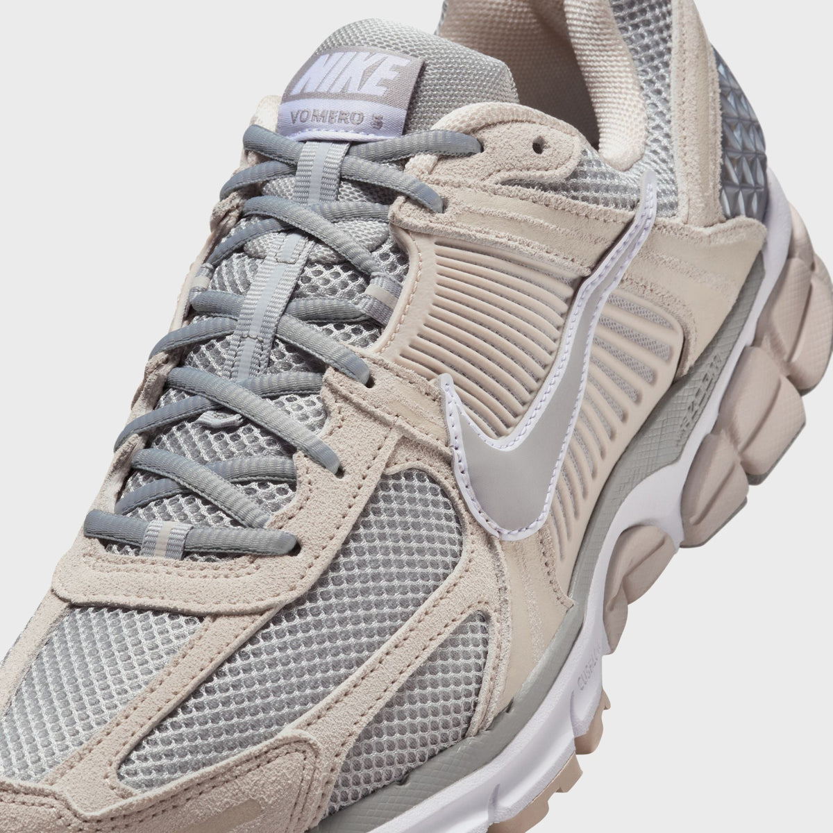 Nike Zoom Vomero 5 - Light Orewood Brown / Light Smoke Grey / White