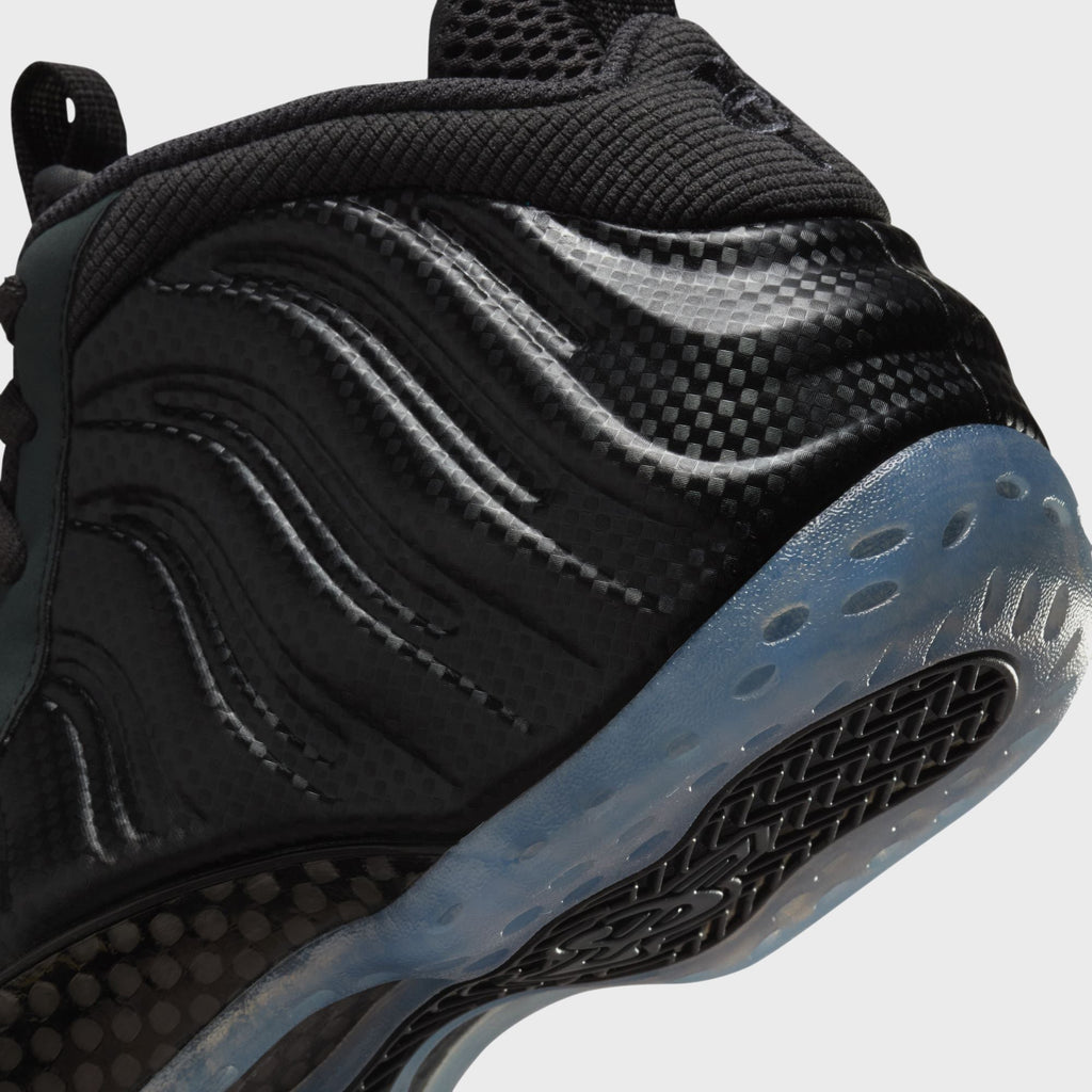 Nike Air Foamposite One - Black / Dark Smoke Grey