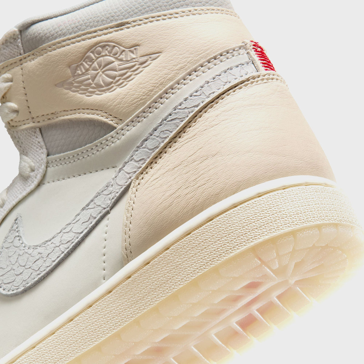 Jordan Air Jordan 1 Retro High OG - Sail / University Red / Pale Ivory / Coconut Milk / Phantom