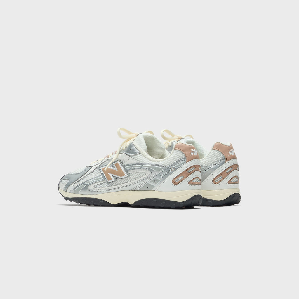 New Balance 204L - Silver Metallic / Flat Taupe