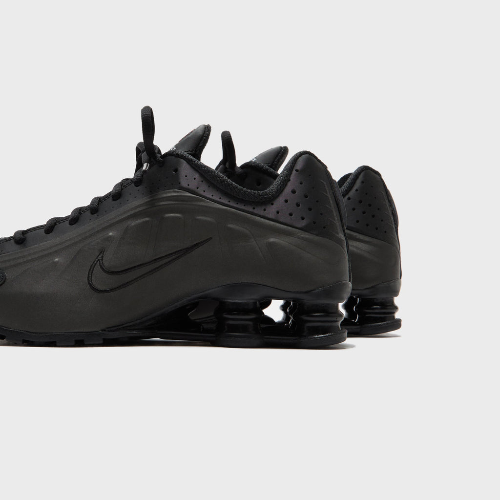 Nike Shox R4 - Black / Black / Black / Bright Crimson