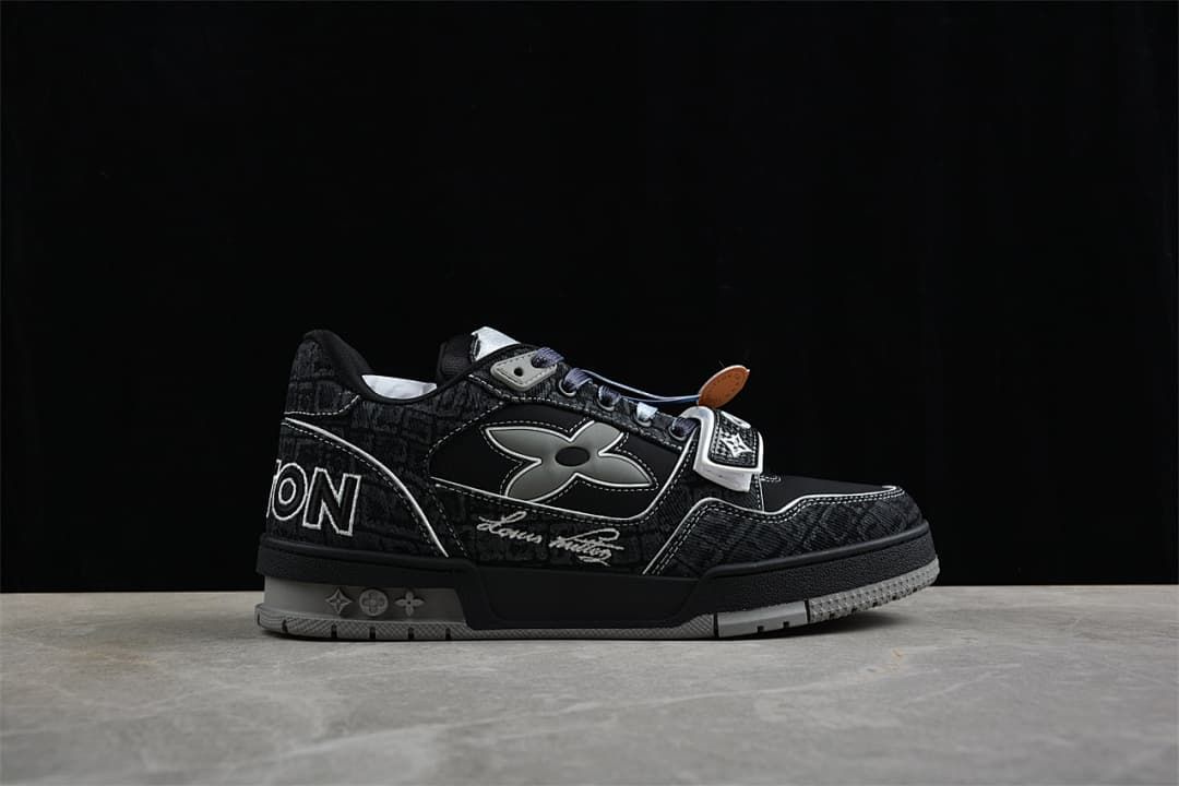 Louis Vuitton Trainer Sneaker in Black, Style BM0159T