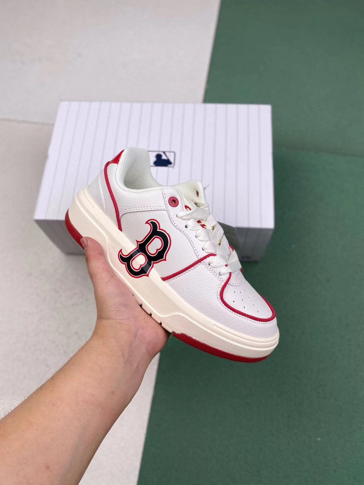 MLB Second Generation Standard Red Sneakers