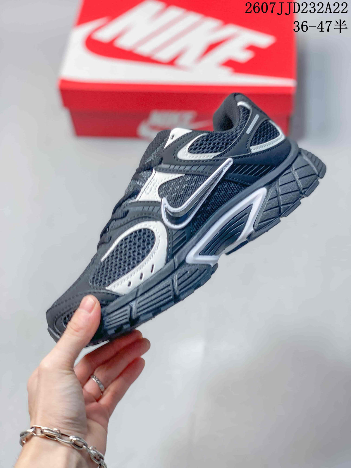 Nike V5 RNR Sneakers Black White 2607JJD232A22