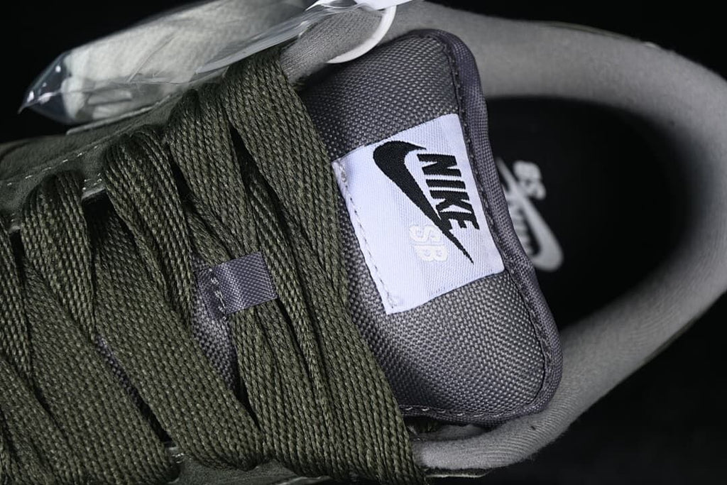 Nike SB Dunk Low Olive Green Sneakers HJ0367-301