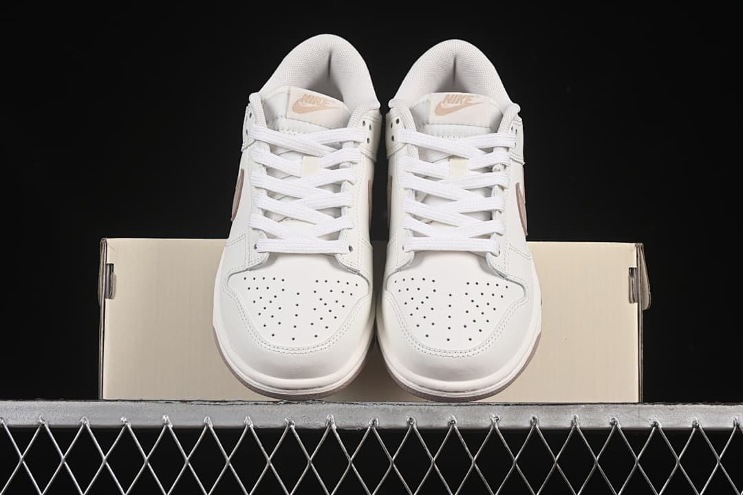 Nike SB Dunk Low Mocha White Sneakers