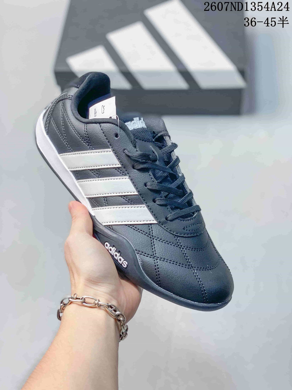 adidas Adipista Low-Top Trainers Black with White Stripes