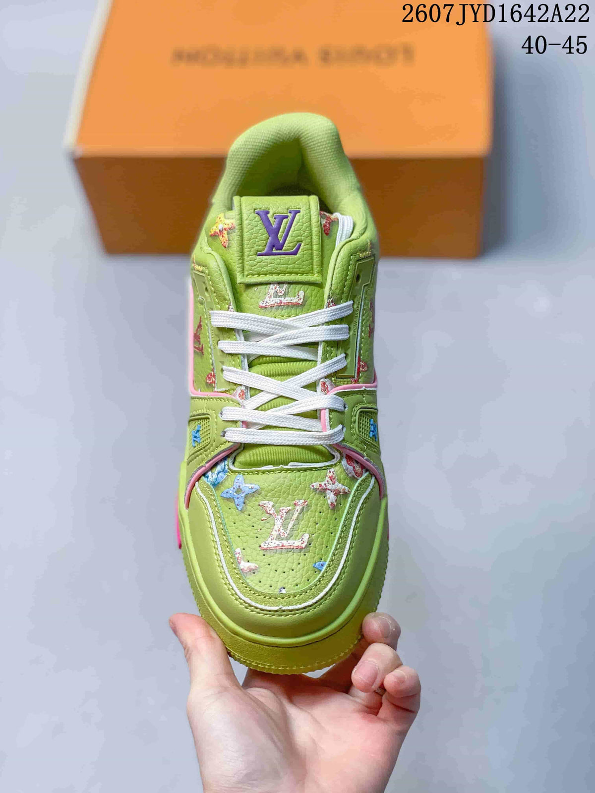 Louis Vuitton Trainer Low-Top Sneakers in Green 2607JYD1642A22