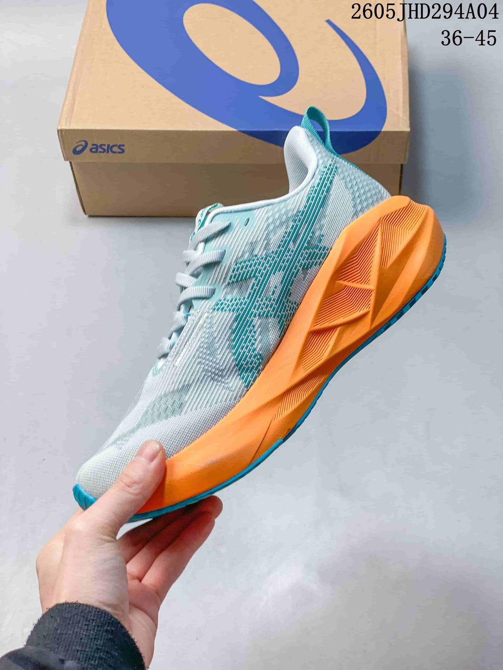 ASICS NOVABLAST 5 LE Running Shoes 1011B974-031
