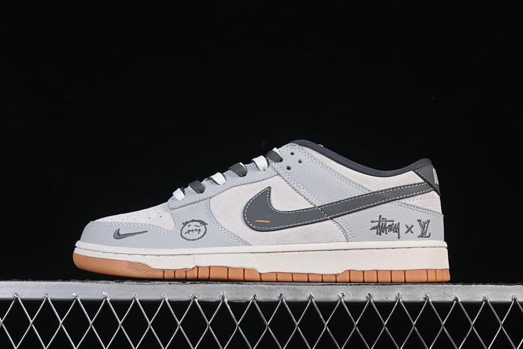Nike SB Dunk Low Sneakers in Graphite Gray