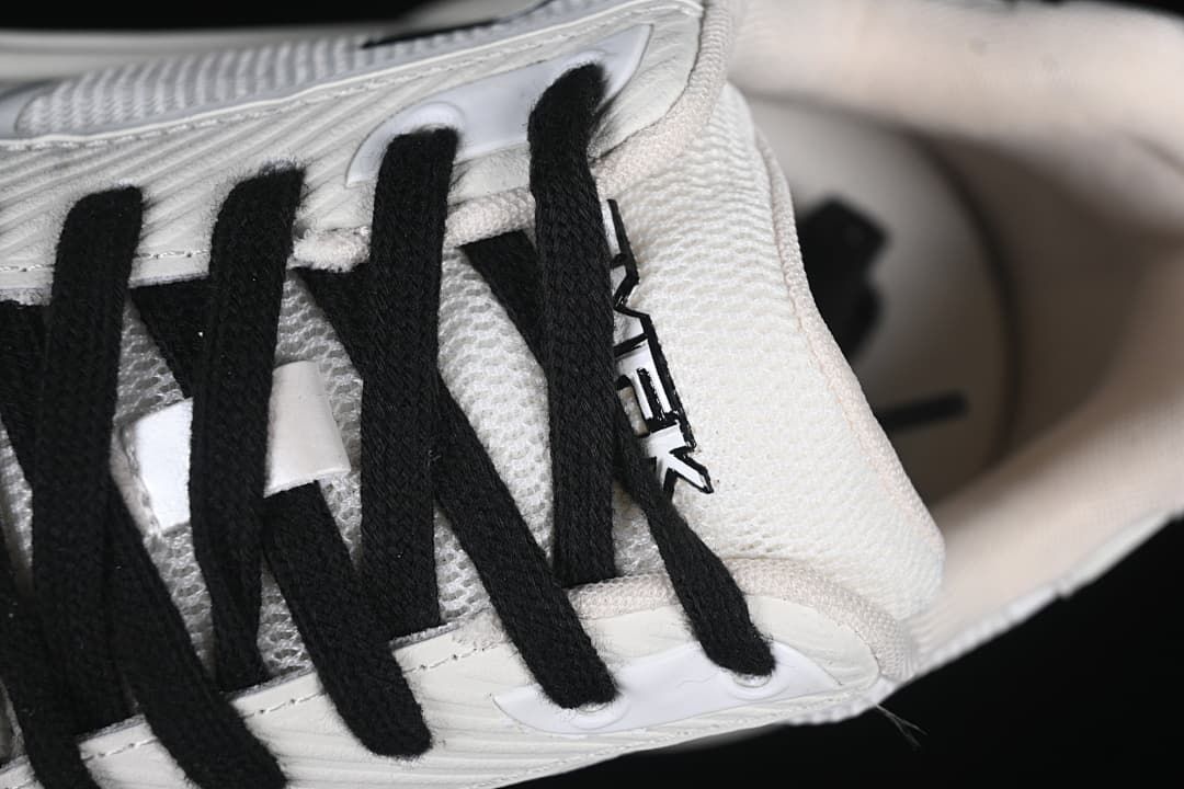 SMFK Future Ripple Low-Top Sneakers in White