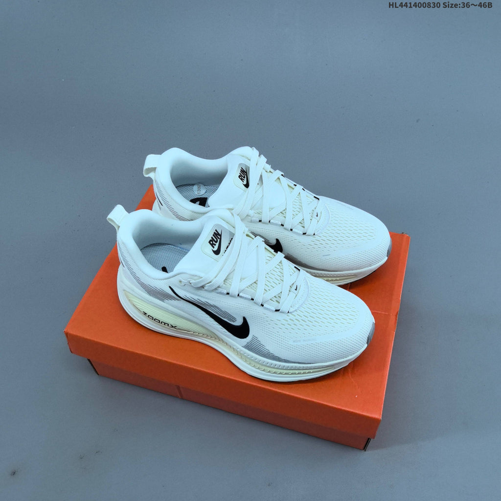 Nike Vomero 18 Running Shoes