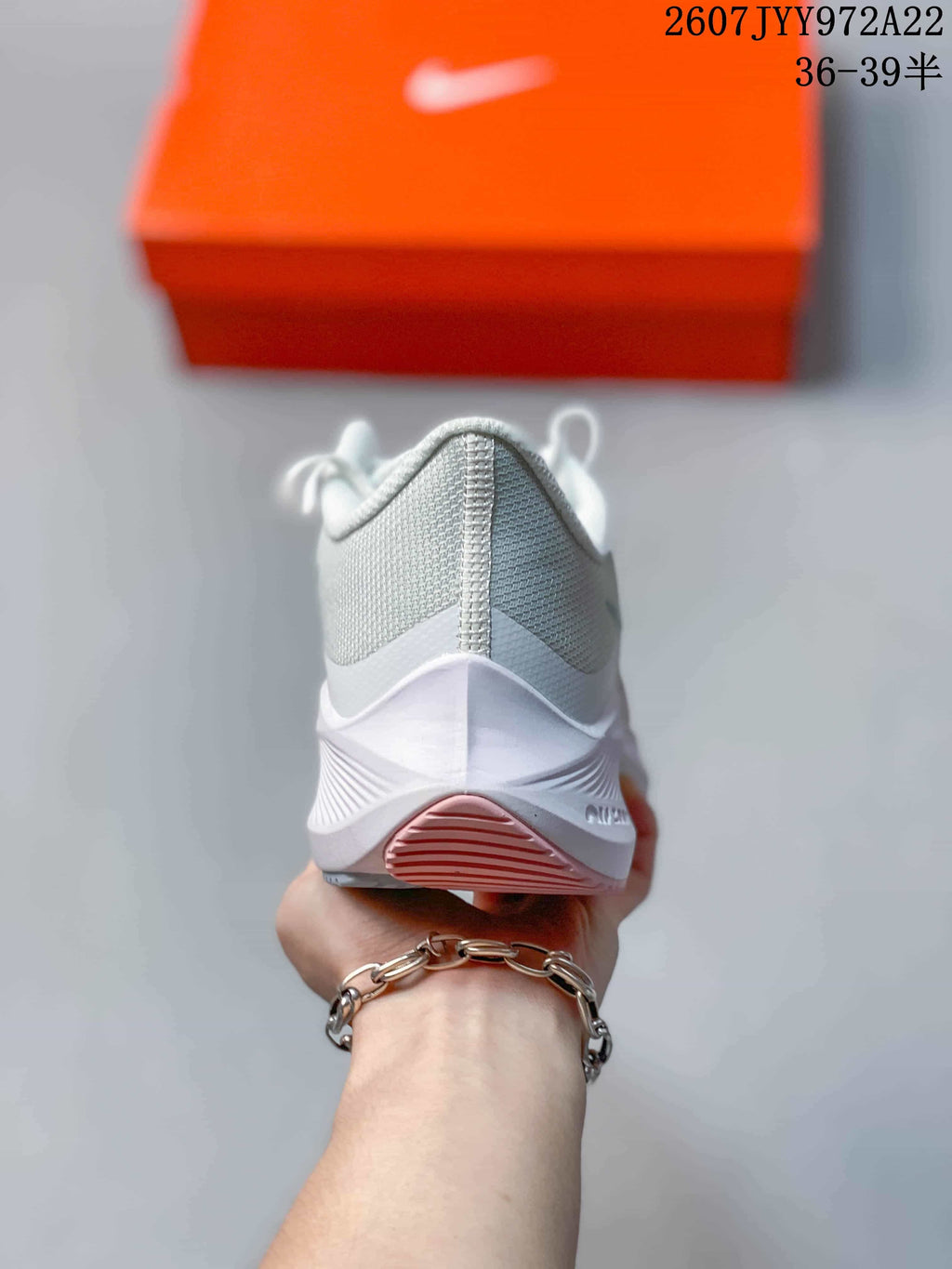 Nike Air Zoom Winflo 8 White Running Sneakers