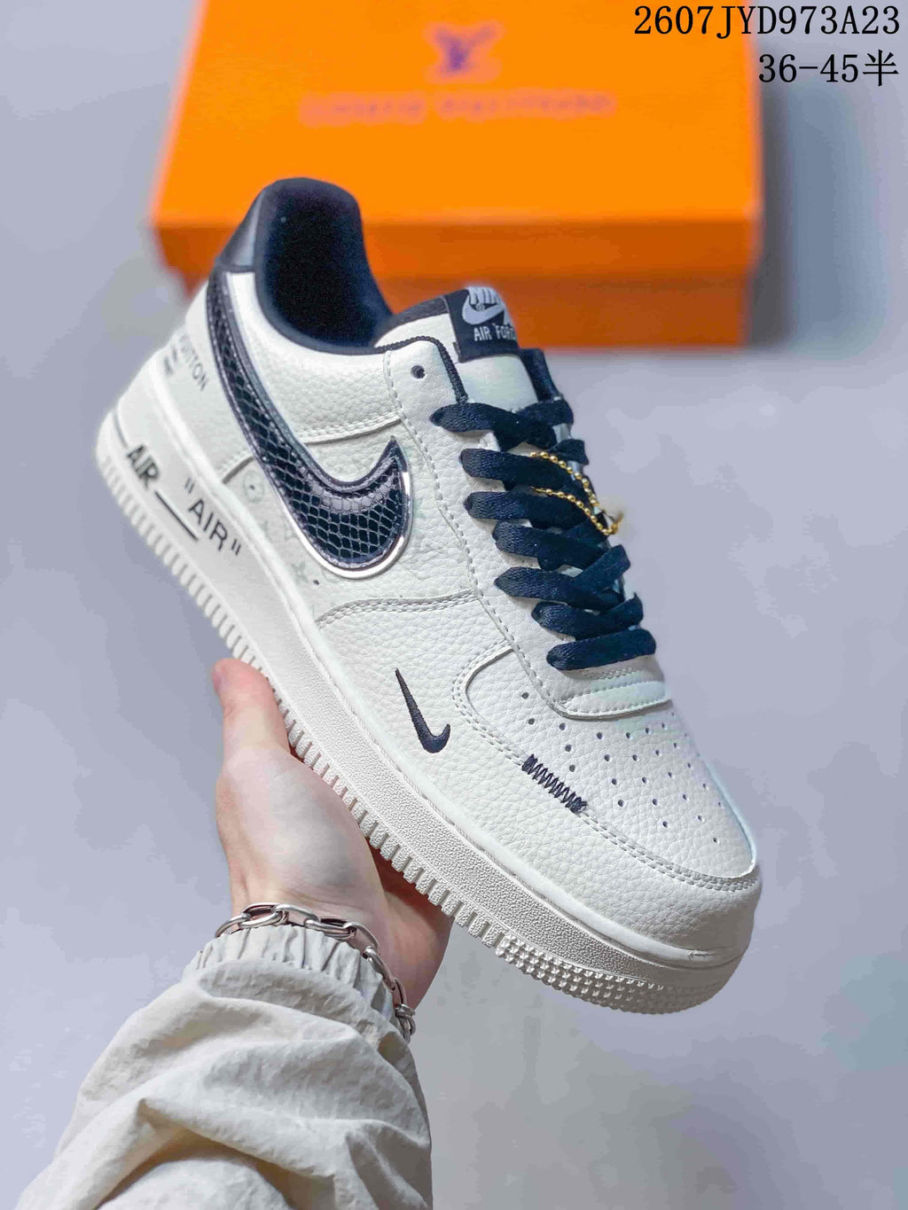 Nike Air Force 1 '07 White Navy Sneakers SU2305-626