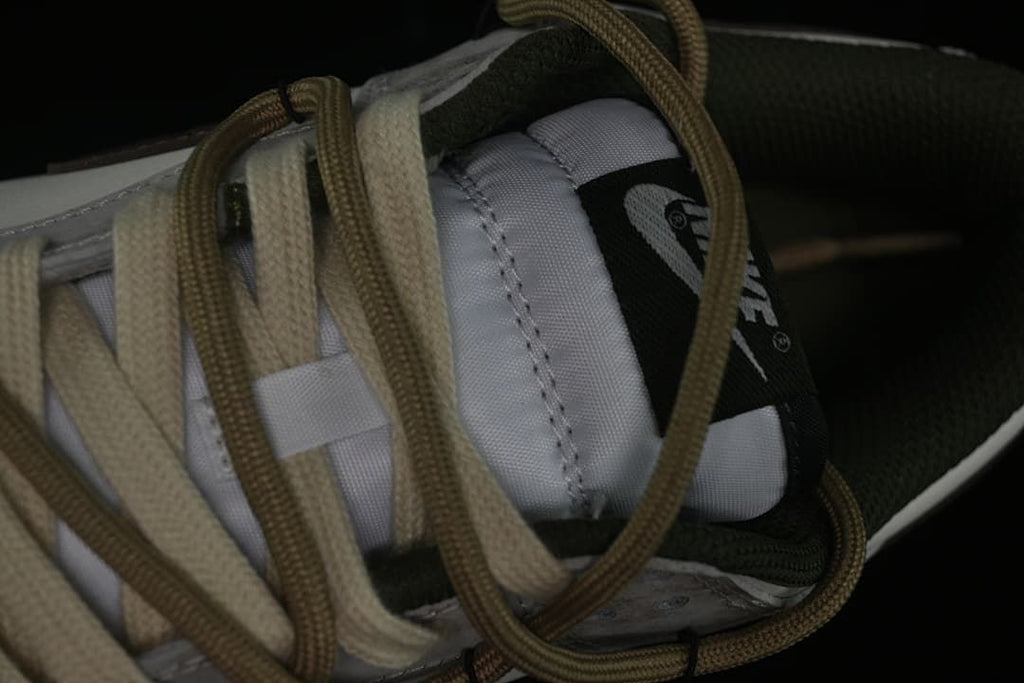 Nike SB Dunk Low Strap Detail HF5441-102 Sneakers