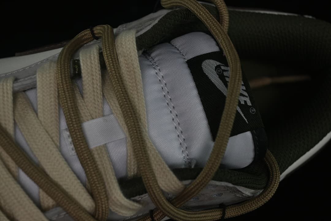 Nike SB Dunk Low Strap Detail HF5441-102 Sneakers