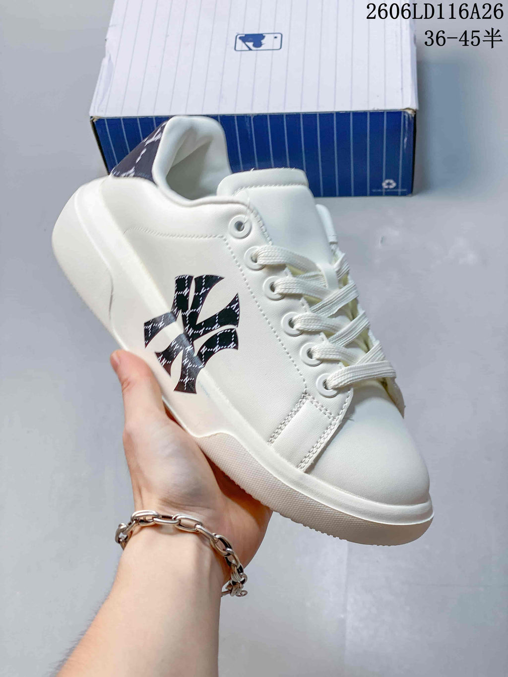 MLB Chunky Classic White Low-Top Sneakers 3ASXAM82N