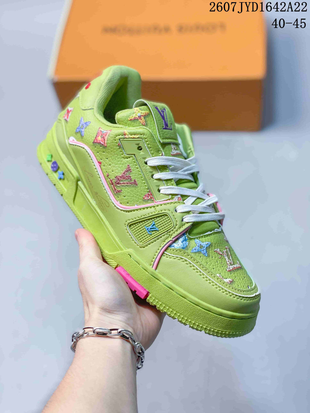 Louis Vuitton Trainer Low-Top Sneakers in Green 2607JYD1642A22