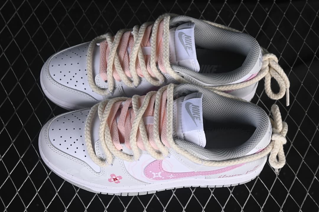 Nike SB Dunk Low Blossom Fall Pink Sneakers