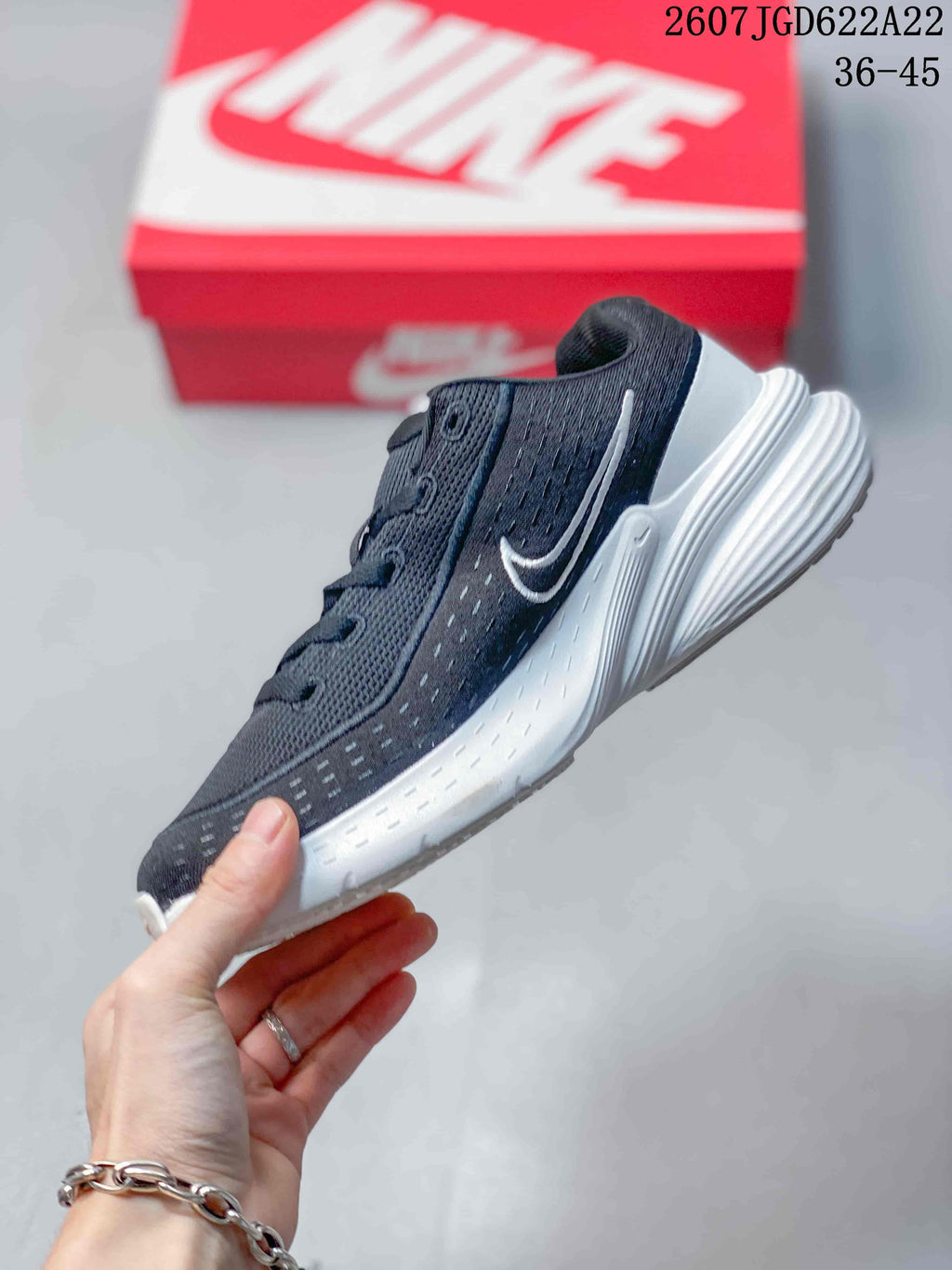Nike Uplift SC Low-Top Sneakers Navy White