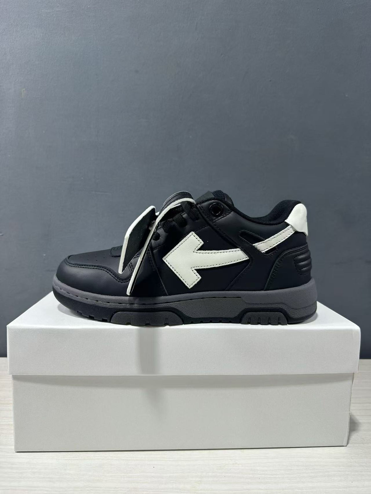 Off-White Out Of Office Low-Top Sneakers Black White OWIA189C99LEA0061001