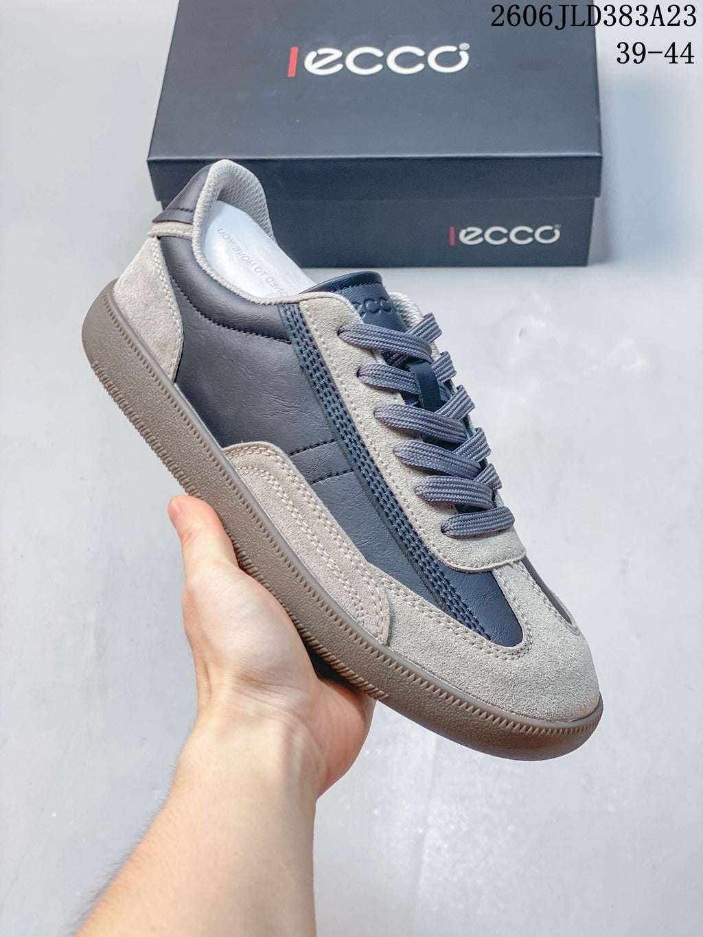 ECCO Men's Gray and Navy Lace-Up Casual Sneakers JLD383A23