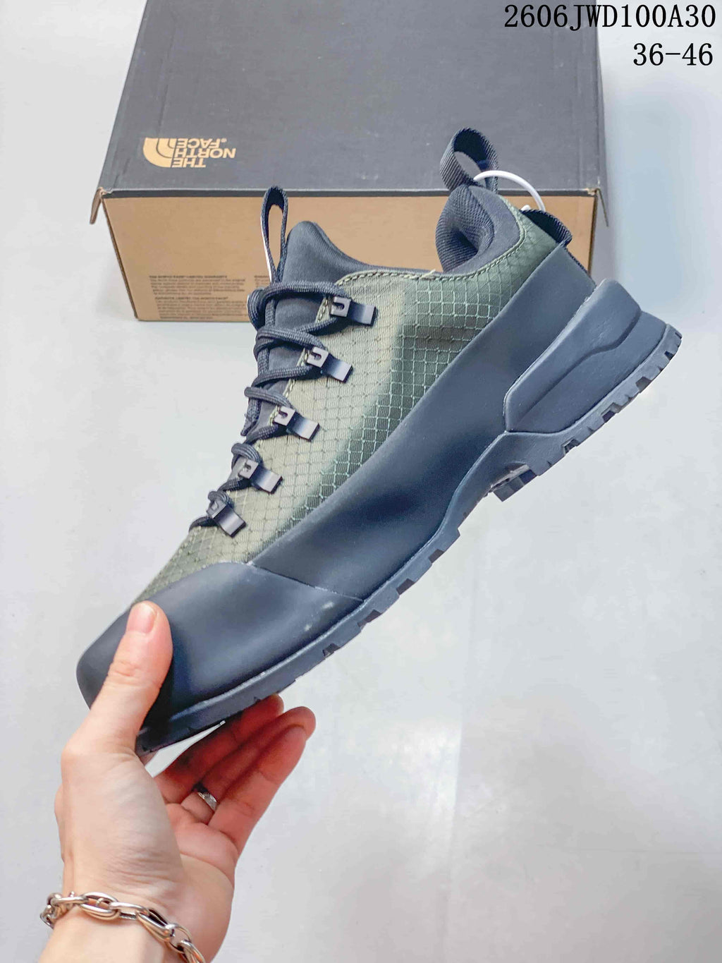 The North Face GLENCLYFFE Low-Top Hiking Shoes, Olive Gray
