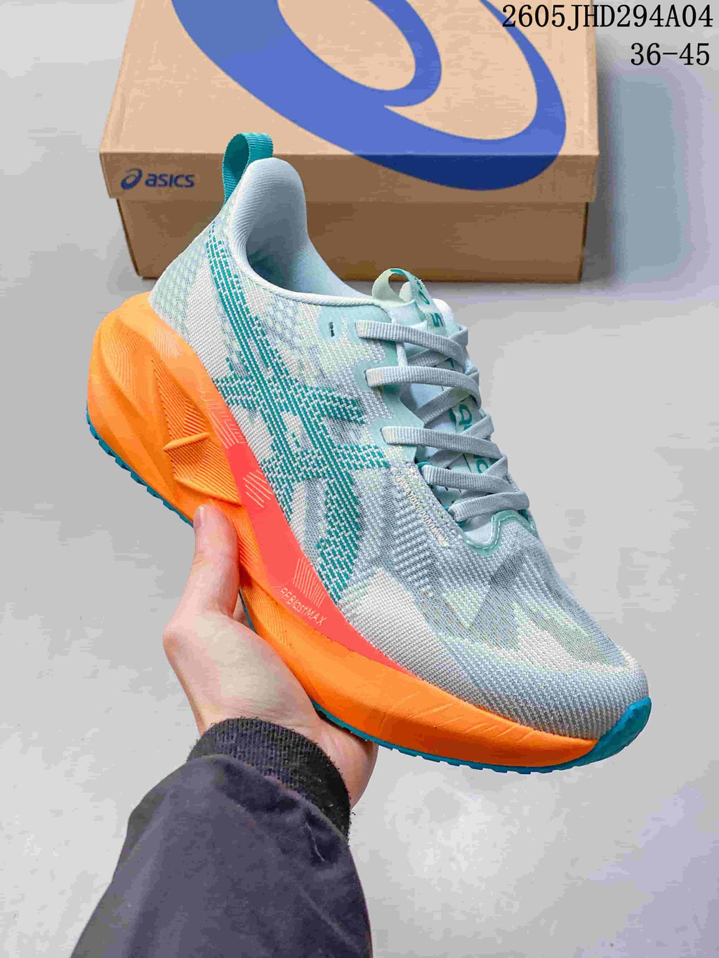 ASICS NOVABLAST 5 LE Running Shoes 1011B974-031