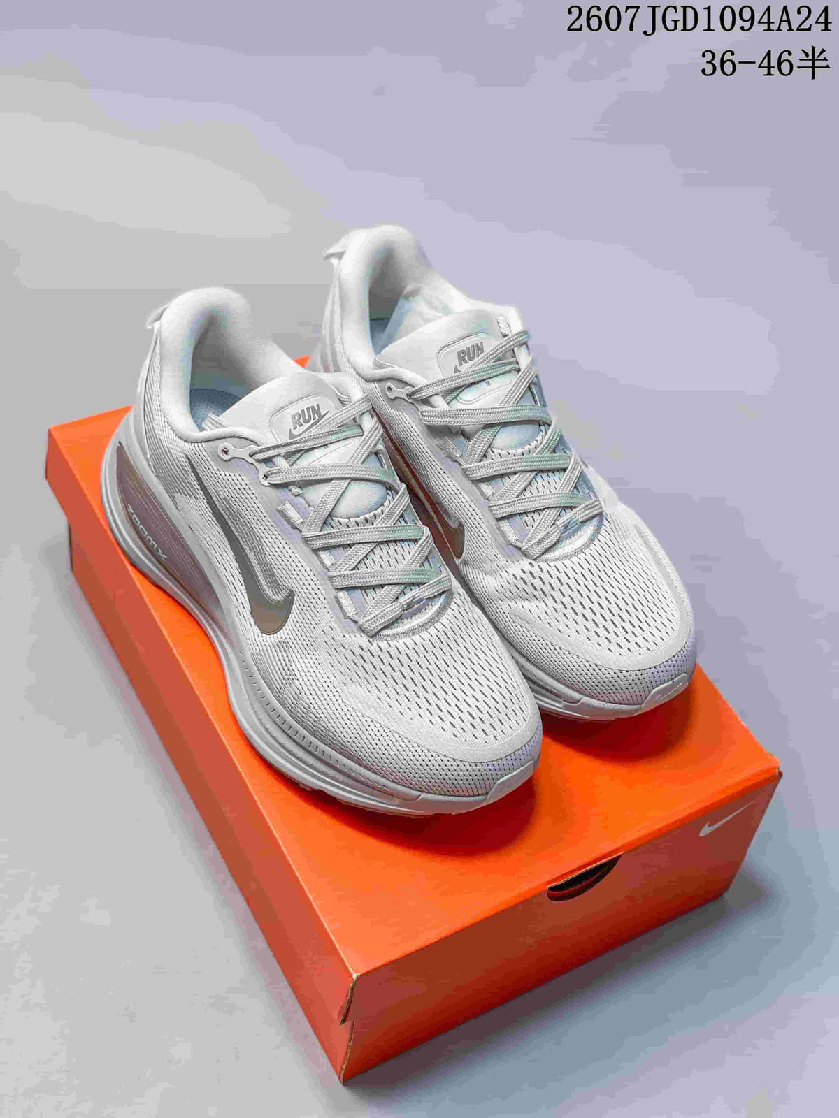 Nike Vomero 18 SE Sneakers White Grey