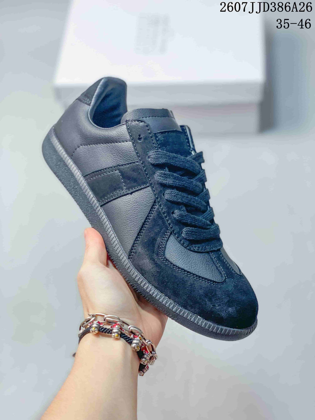 Maison Margiela Replica Wedge Low-Top Sneakers in Black DX003DGR41