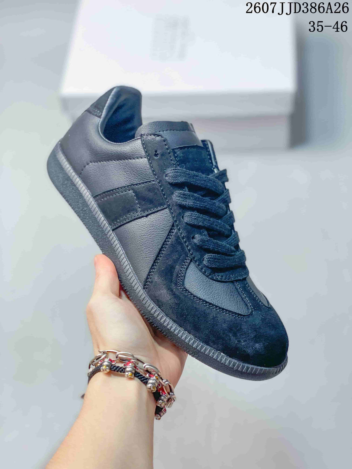 Maison Margiela Replica Wedge Low-Top Sneakers in Black DX003DGR41
