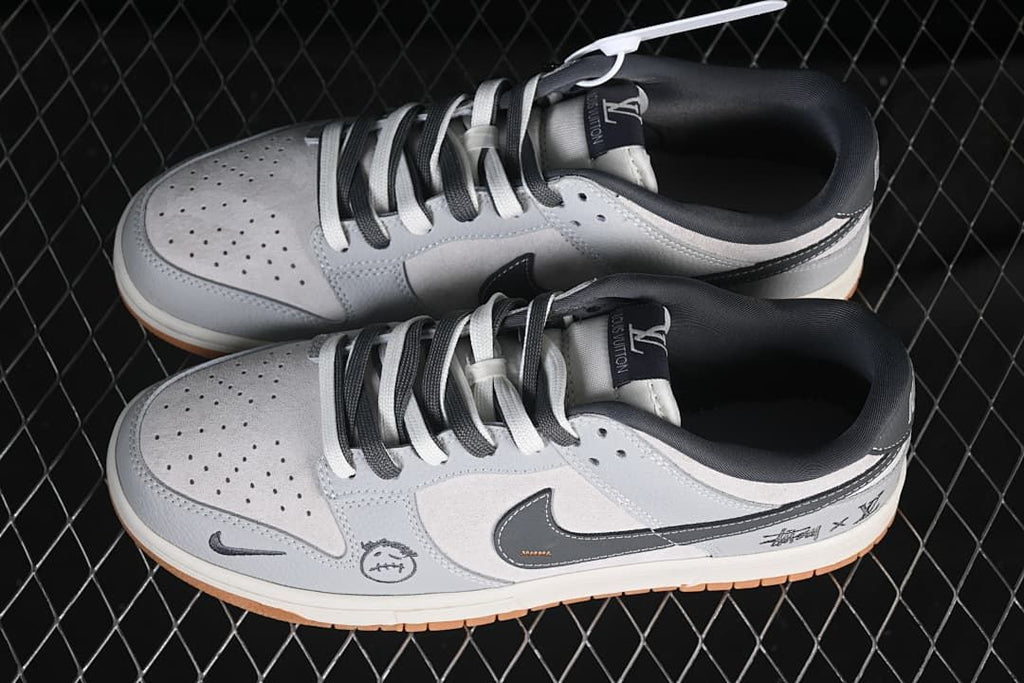 Nike SB Dunk Low Sneakers in Graphite Gray