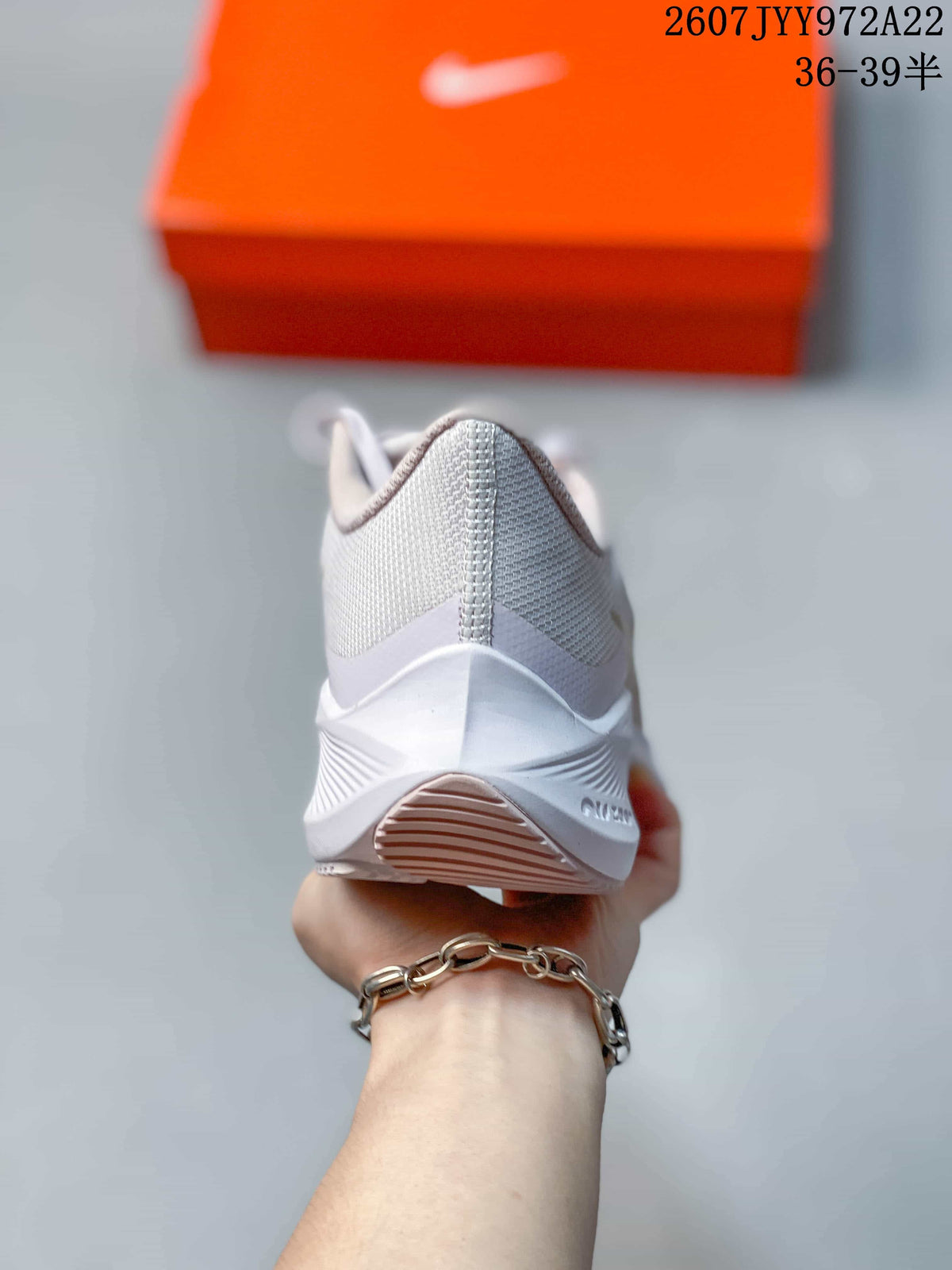 Nike Air Zoom Winflo 8 White Gold Running Sneakers