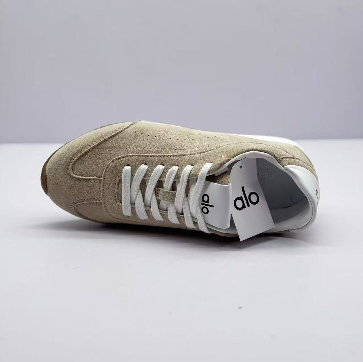 Alo Beige Low-Top Lace-Up Sneakers